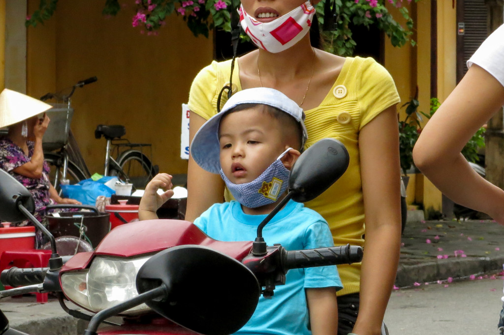 Enfant sur un scooter, Hoi An, Vietnam