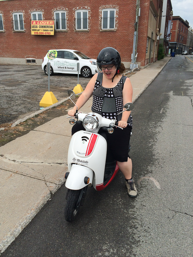 Jennifer en scooter