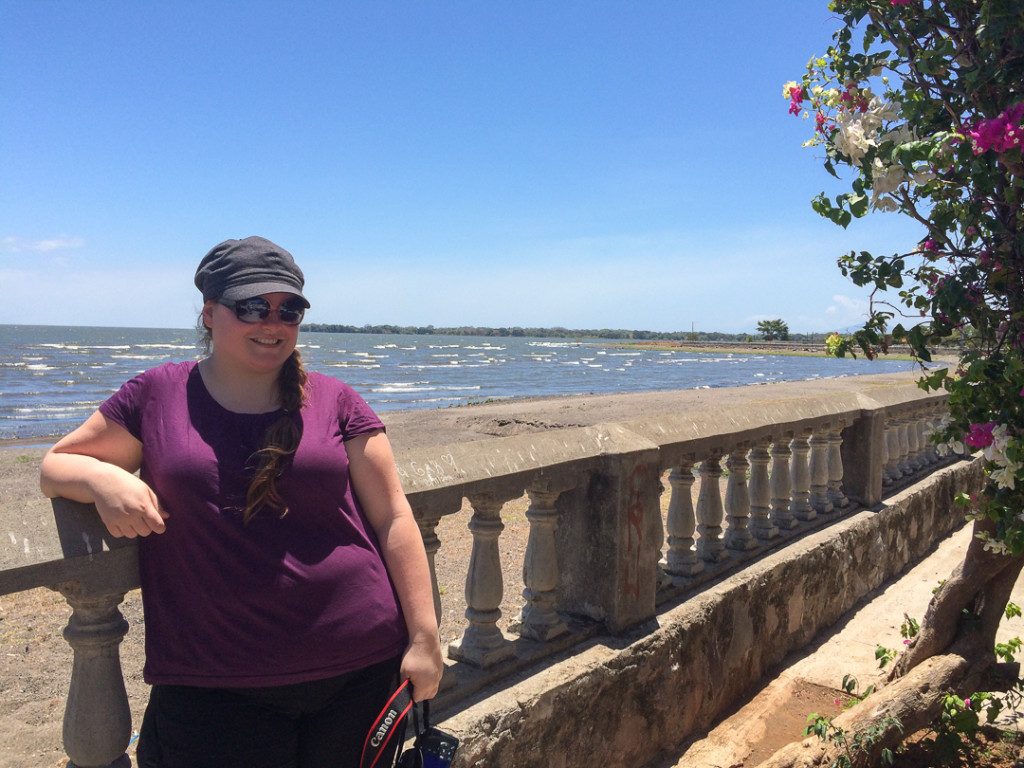 Jen devant le Lago NIcaragua a Granada