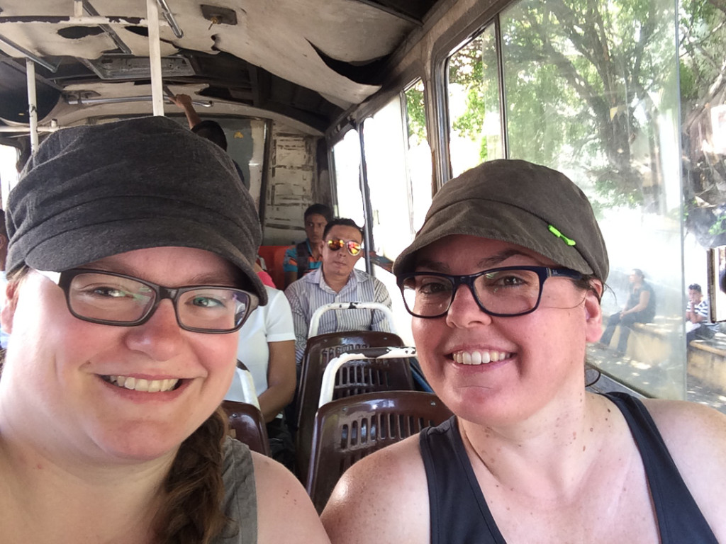 Jen et Anne dans le bus