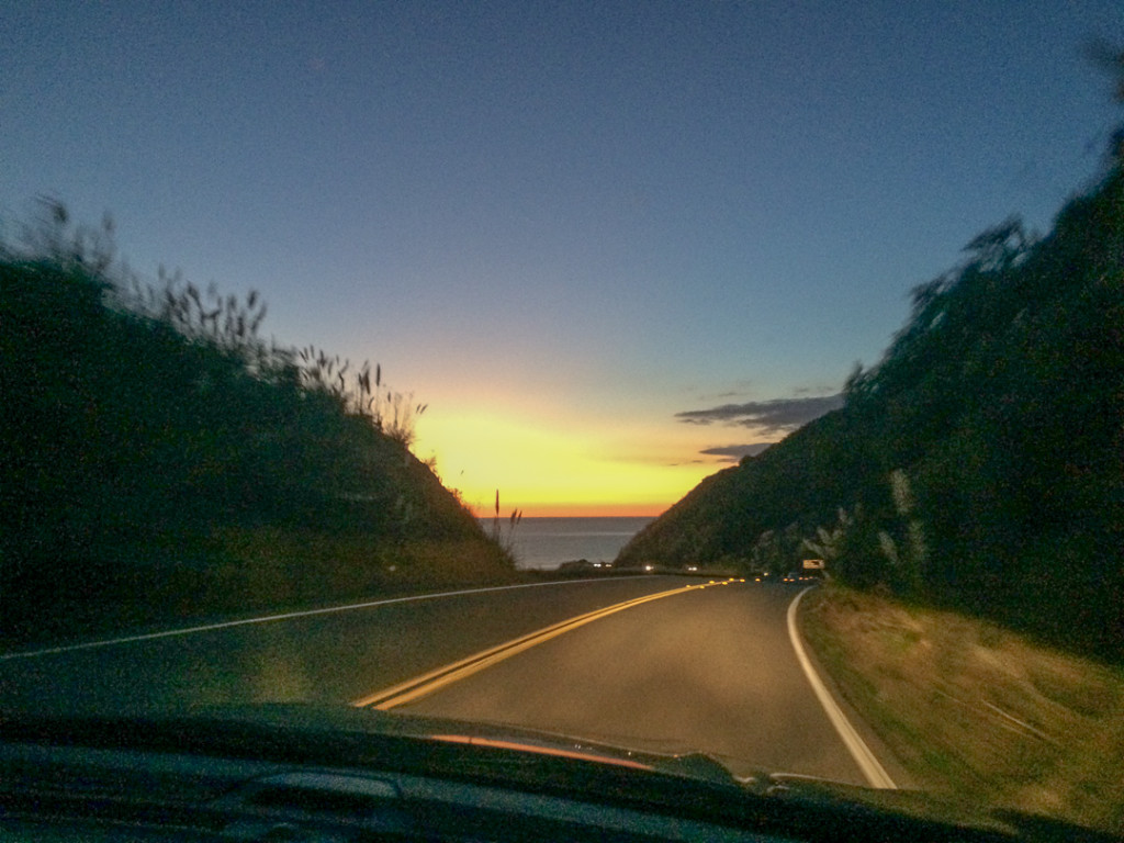 Route au coucher de soleil - Voiture de location Californie