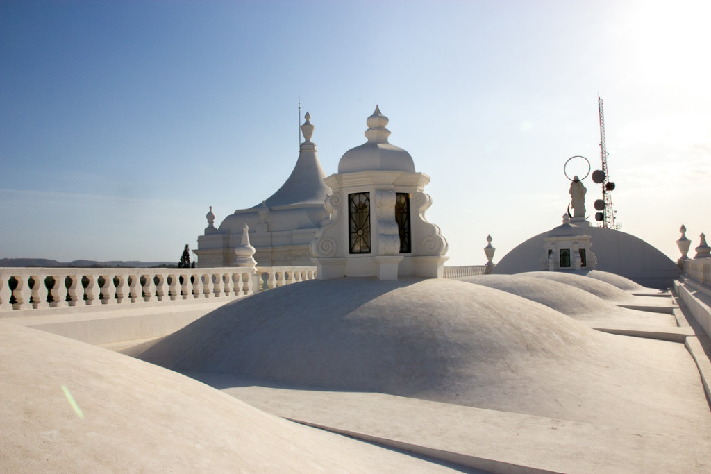 Toit blanc de la cathedrale de Leon