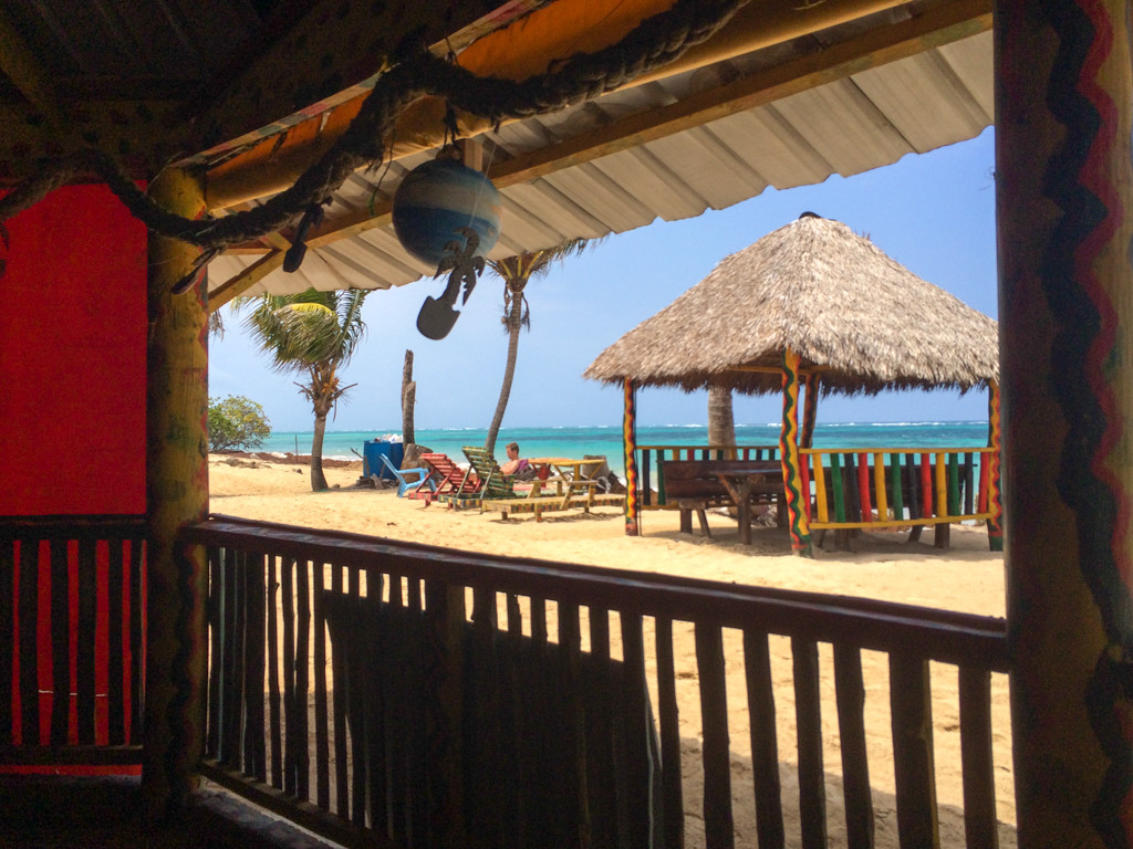 Vue du Little Corn Island–Coolspot Graces Place