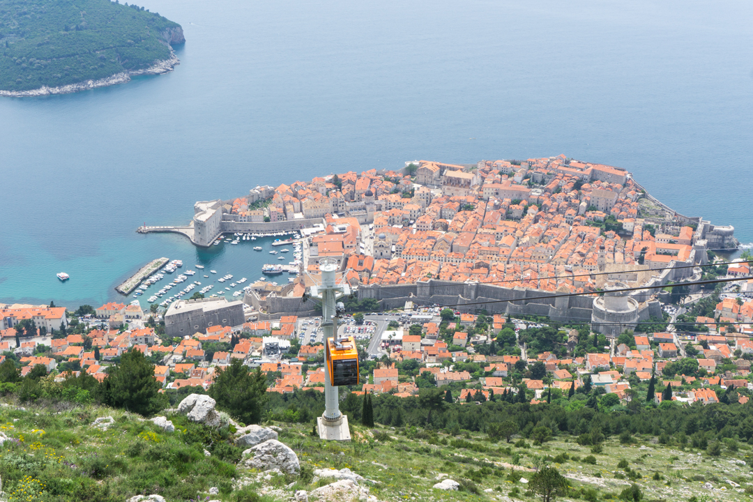 Vue du telepherique et restaurant Panorama Dubrovnik