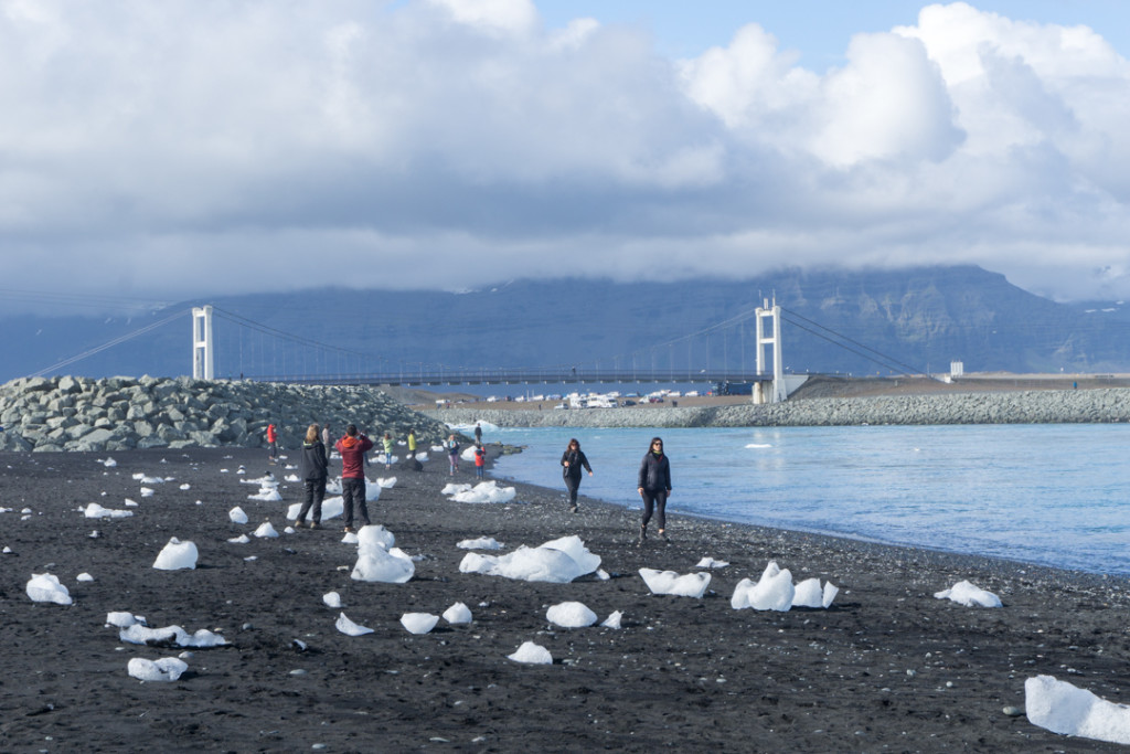 Jokulsarlon - icebergs sur la plage