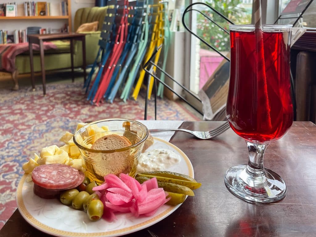Assiette de charcuterie Bar-Librairie Livresse