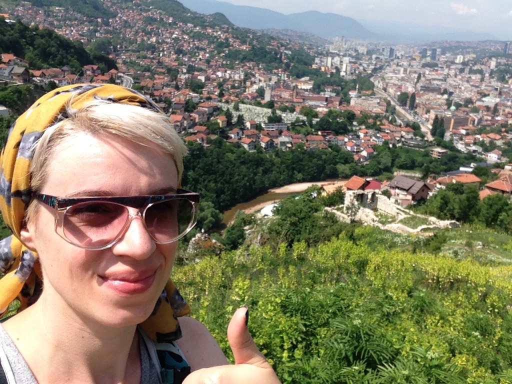 Sarajevo, remontée à la forteresse Vratnik - Égoportrait de la ville qui penche dangeureusement