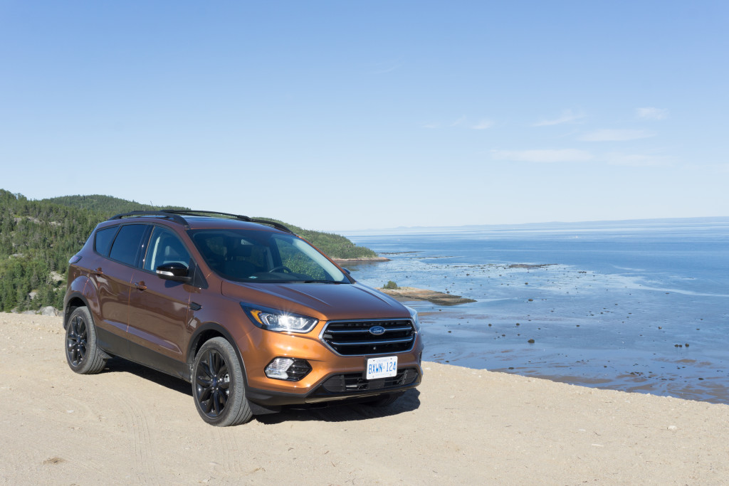 Ford Escape devant les dunes de Tadoussac, Québec