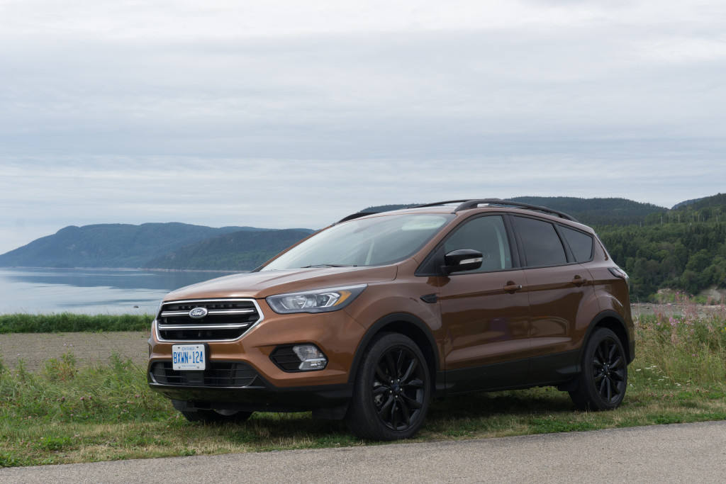 Ford Escape devant les dunes de Tadoussac, Québec