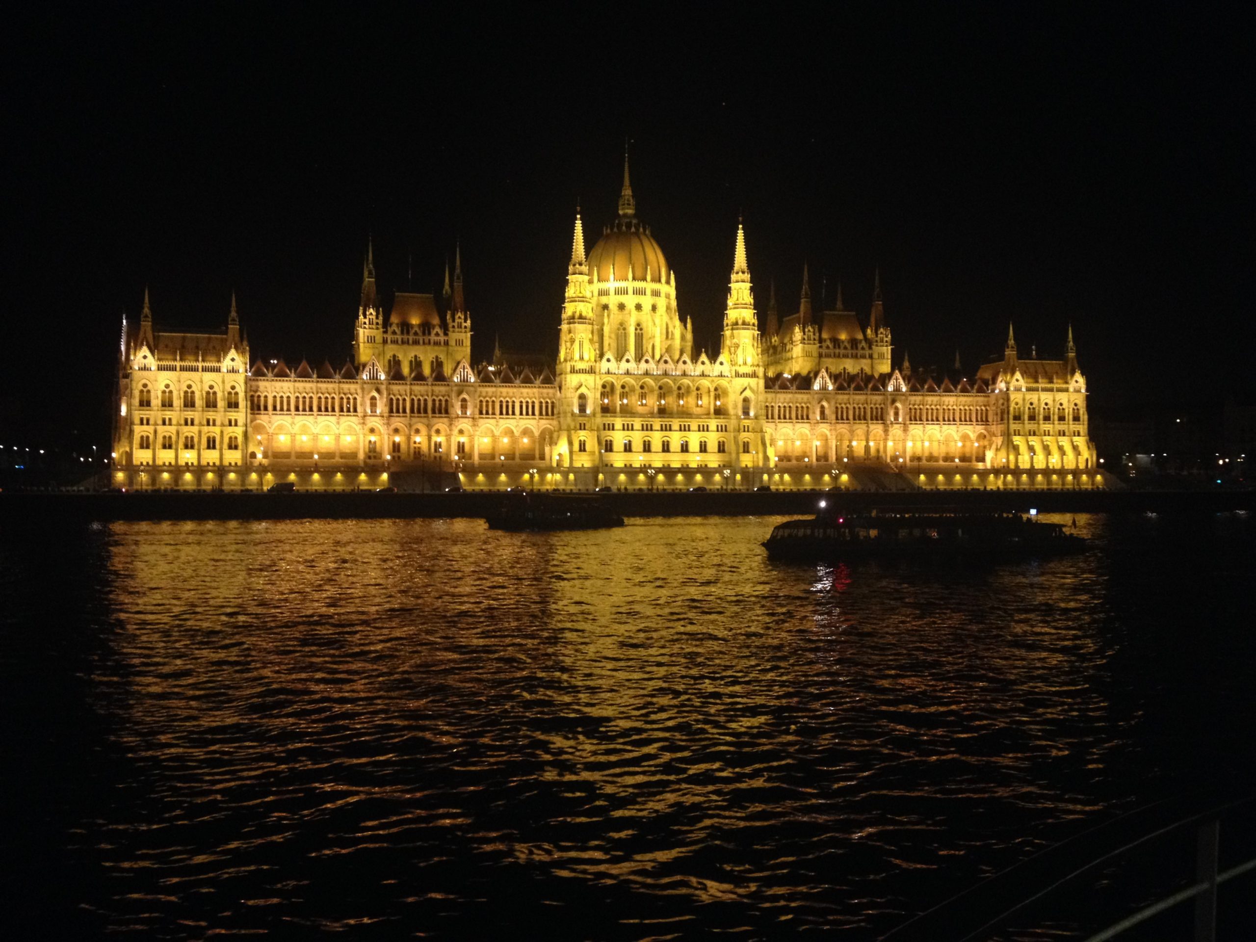 Parlement de Budapest en Hongrie - Traversée d'un monde
