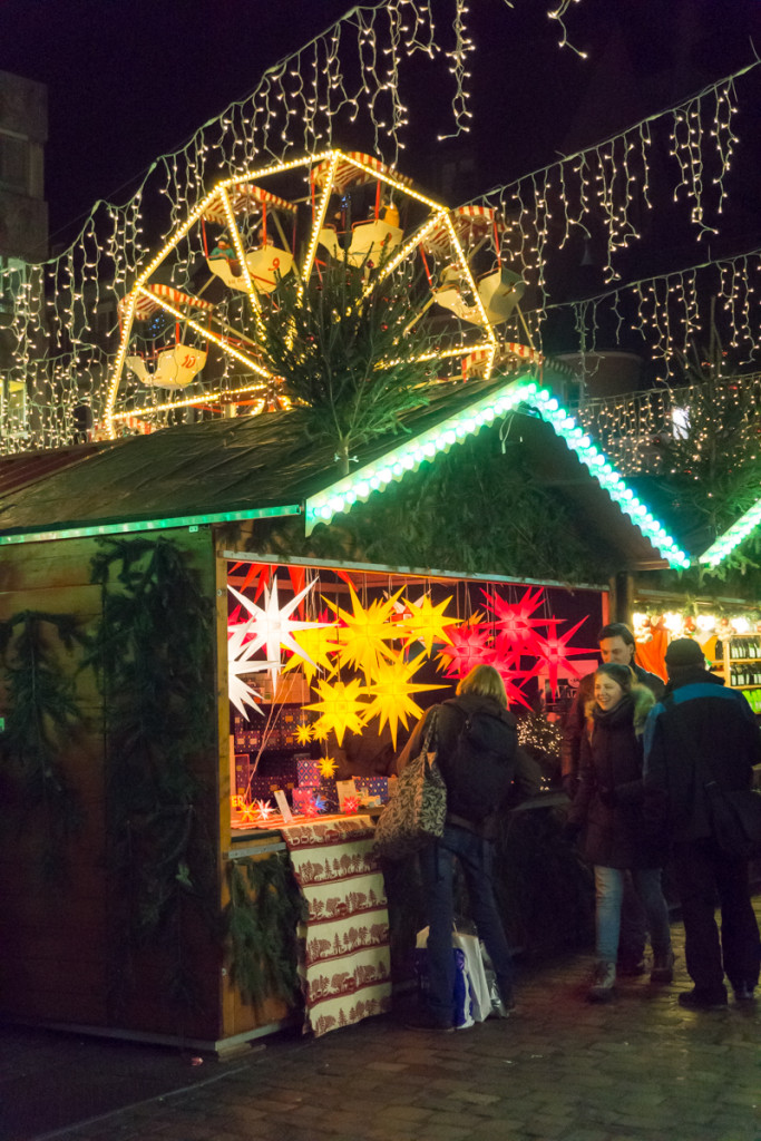 Grande roue au marché de Noël de Freiburg im Breisgau, Allemagne