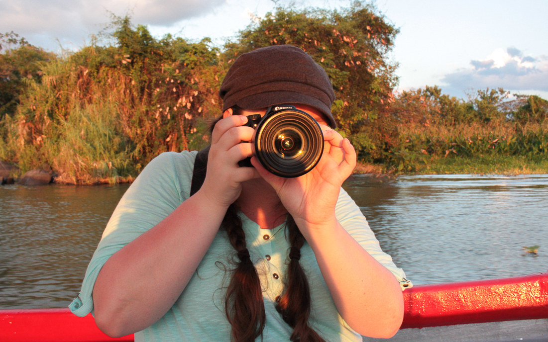 Jennifer Doré Dallas avec son appareil photo à Las Isletas près de Granada au Nicaragua