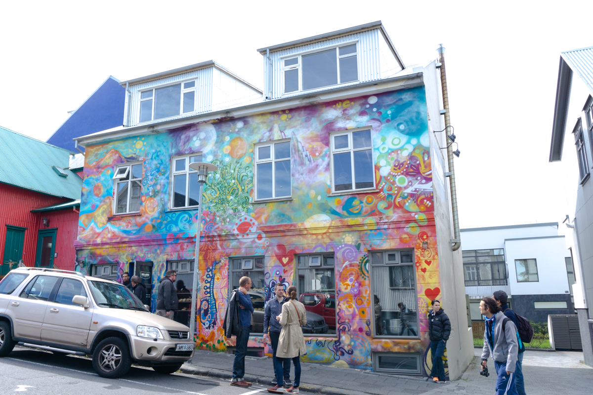 Braud & Co - Boulangerie colorée et art de rue à Reykjavik