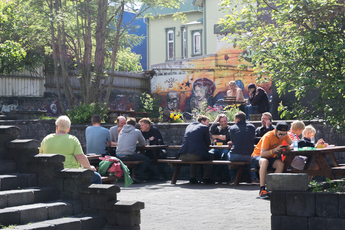 Où manger à Reykjavik? Terrasse du Svarta Kaffid