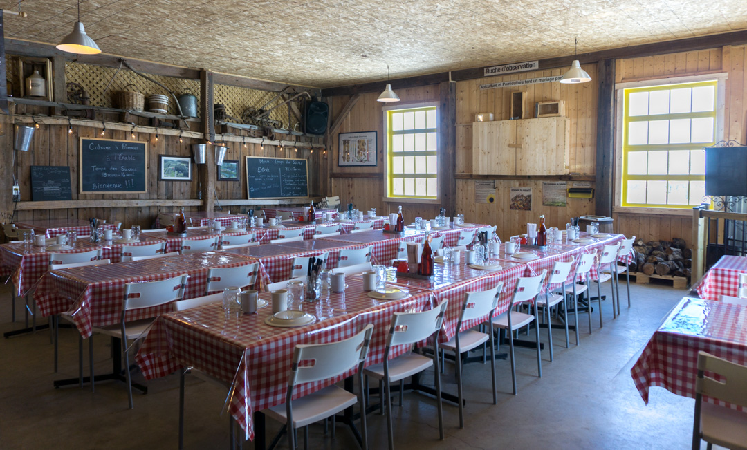 Intérieur de la cabane à pommes.