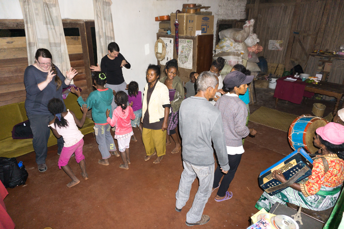 Accueil chez Monique et les habitants d'Anjozorobe en voyage à Madagascar