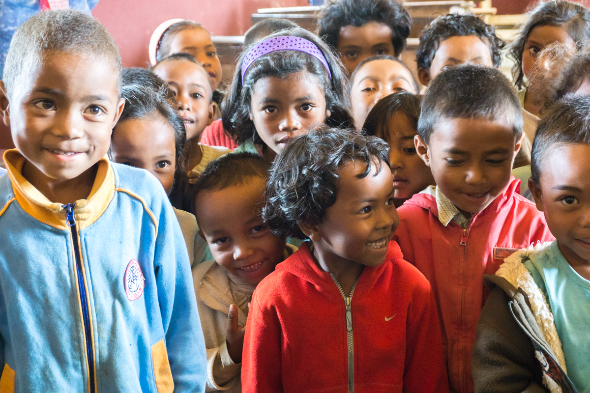 Visite avec les enfants à l'école du village d'Anjozorobe