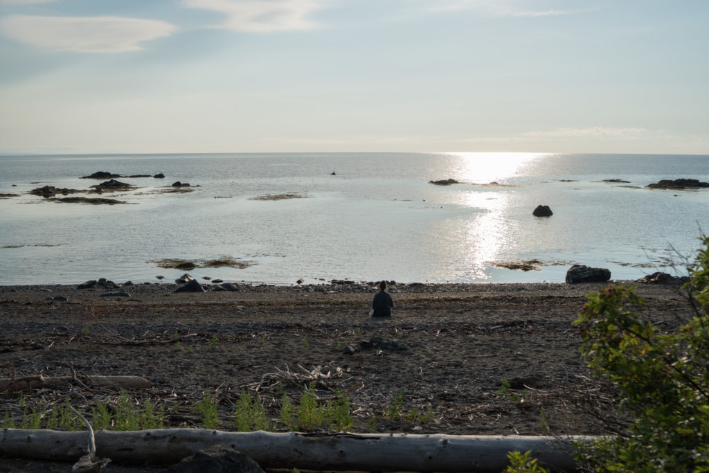 Plage de Petit-Rocher au lever du soleil