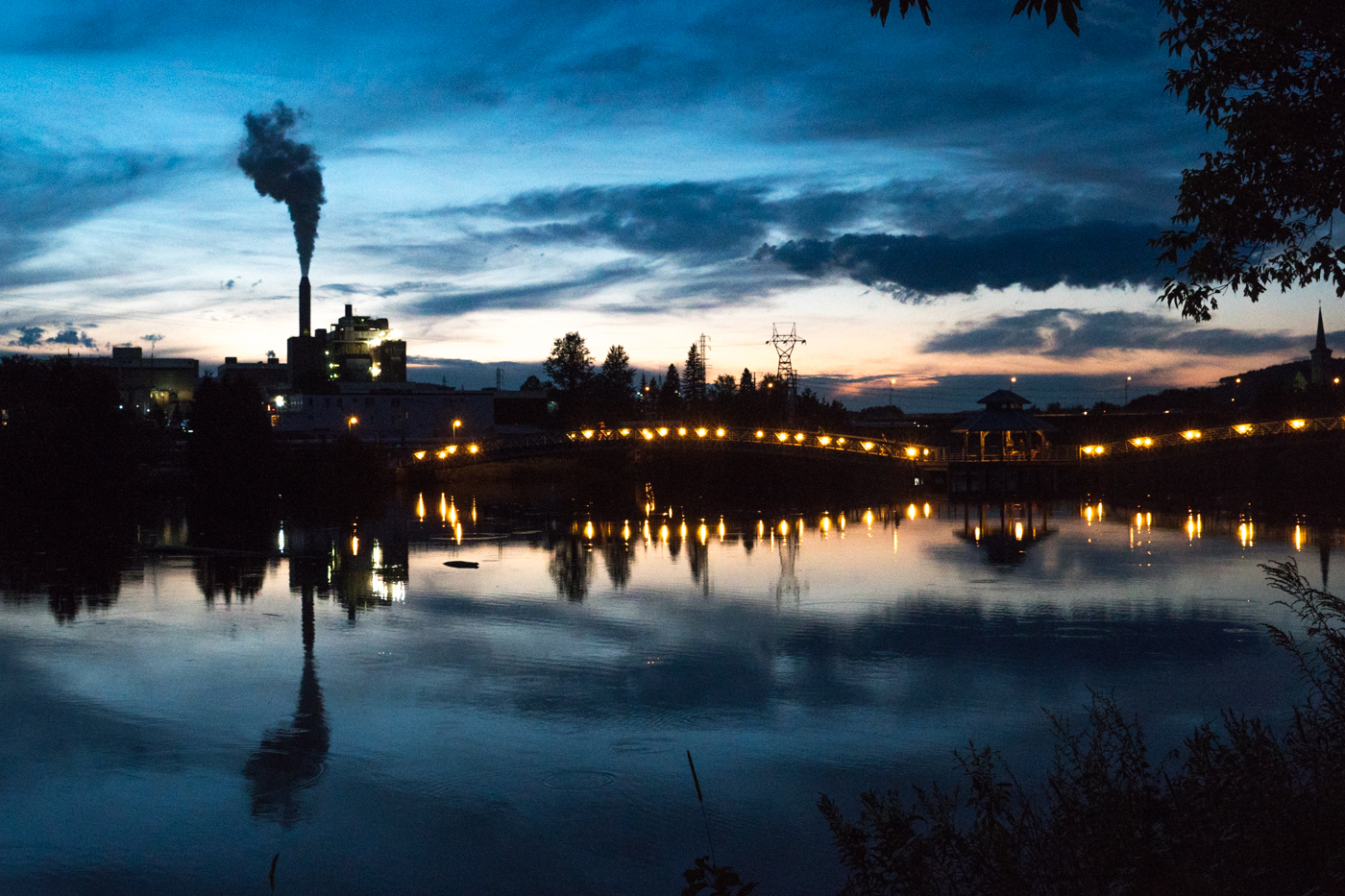 Vue sur Edmundston de nuit