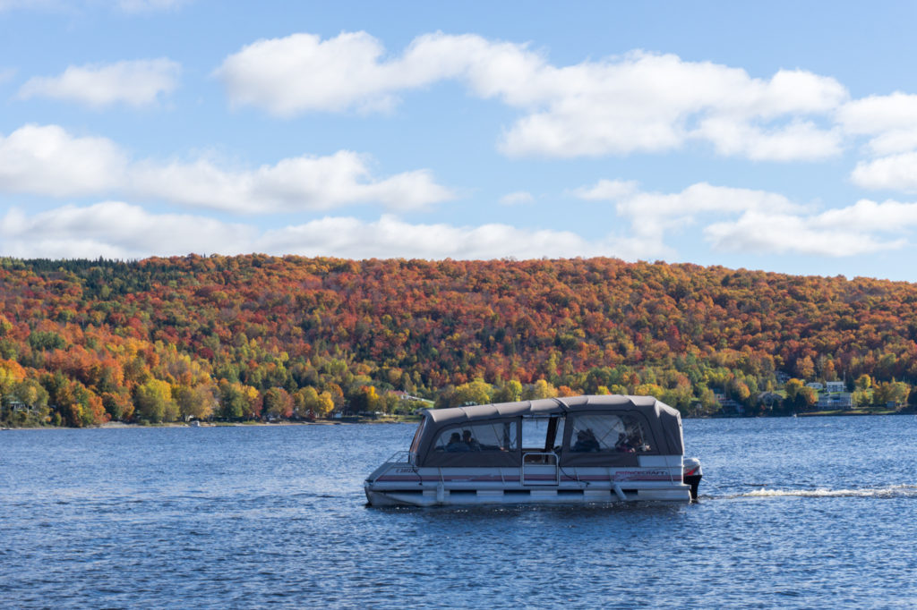 Balade en ponton au Manoir du Lac William