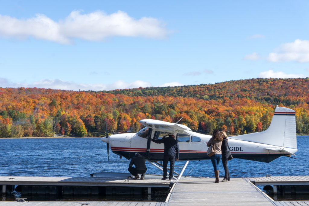 Hydravion sur le lac du Manoir du Lac-William