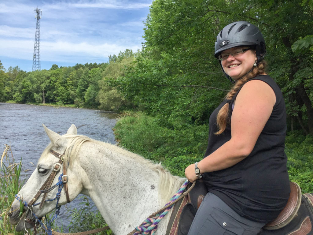 Jennifer Doré Dallas à cheval au Ranch au Gré du vent dans les Cantons-de-l'Est