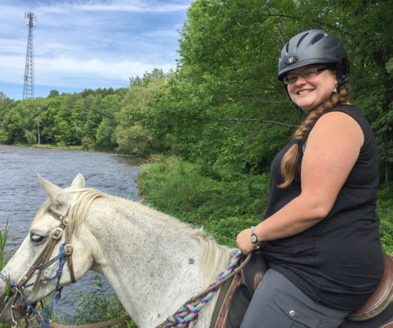 Jennifer Doré Dallas à cheval au Ranch au Gré du vent dans les Cantons-de-l'Est