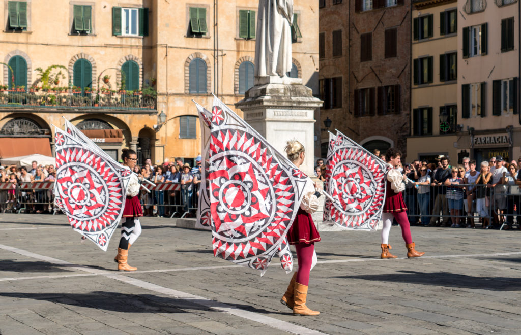 Jeux de drapeaux pour le palio italien