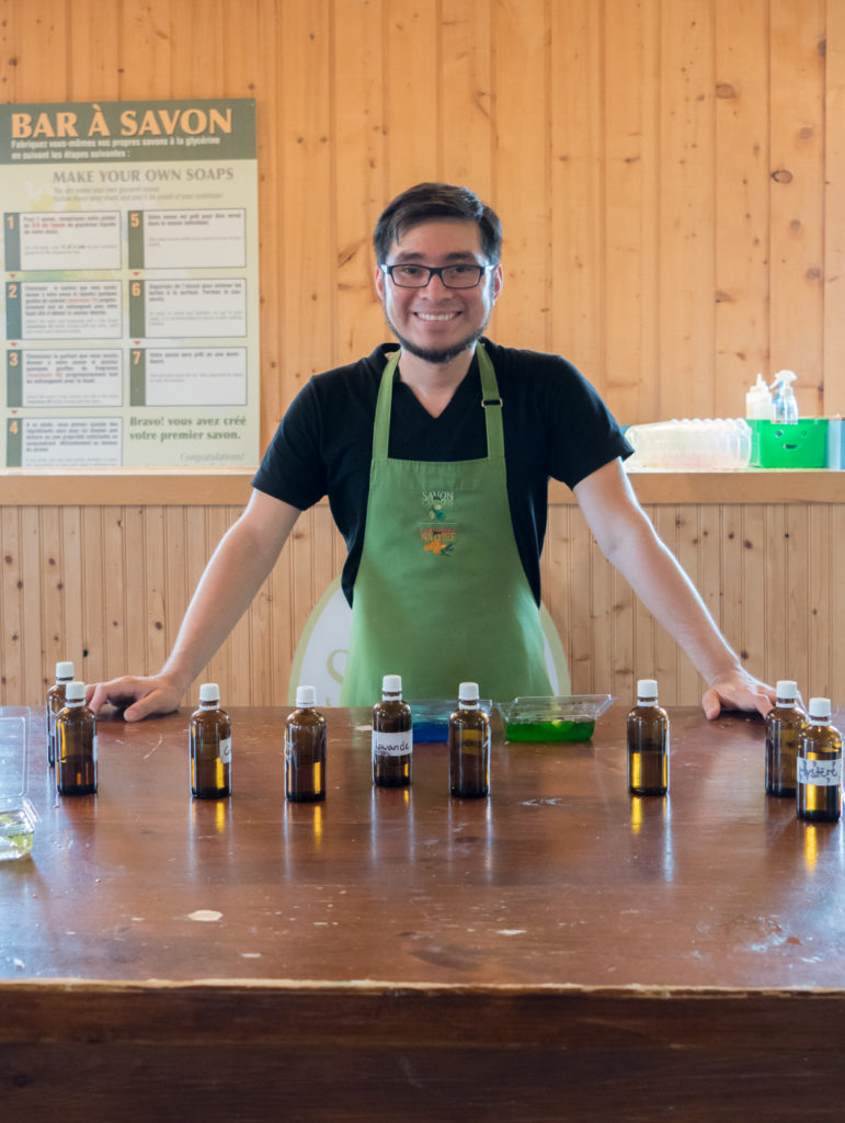 Notre professeur de l'atelier de création de savons des cantons