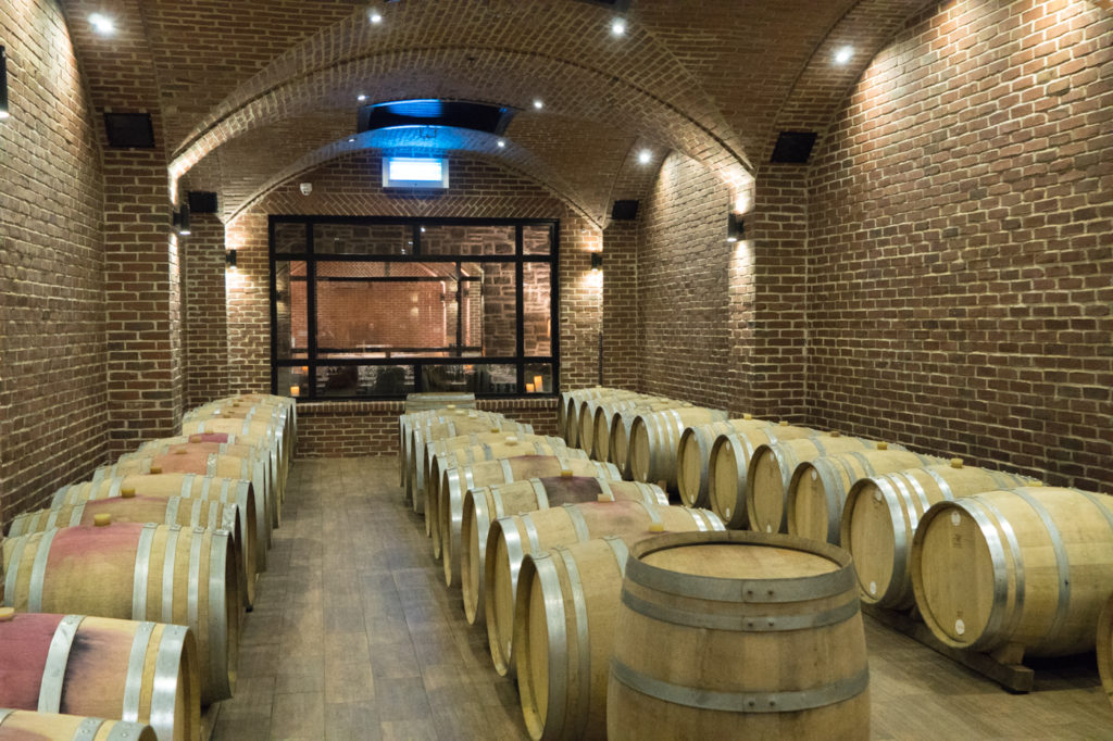 Tonneaux et cave à vin du vignoble du Ruisseau