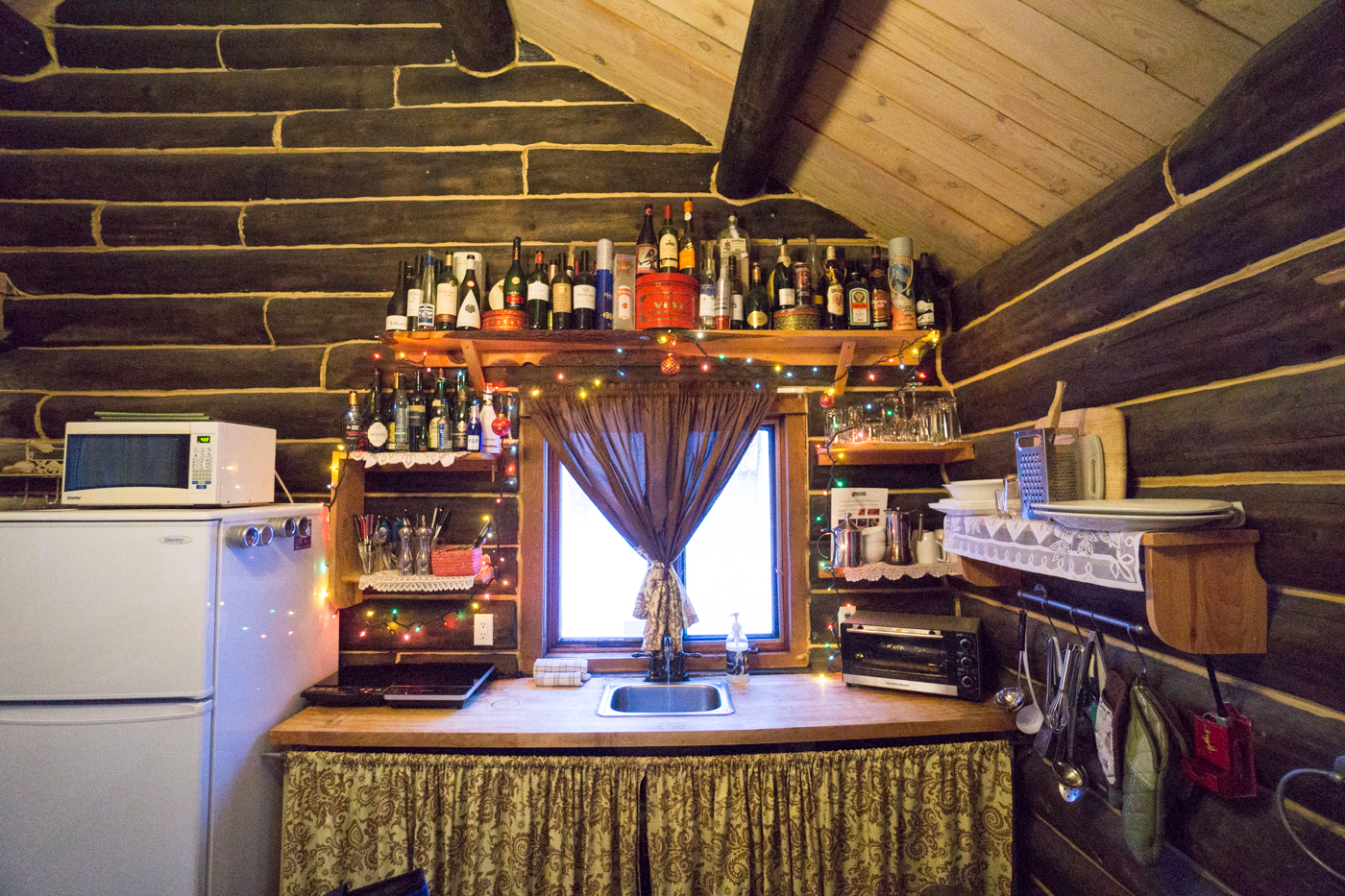 Cuisine du chalet Mère-Grand des Chalets Enchantés de Shawinigan si vous cherchez où dormir en Mauricie