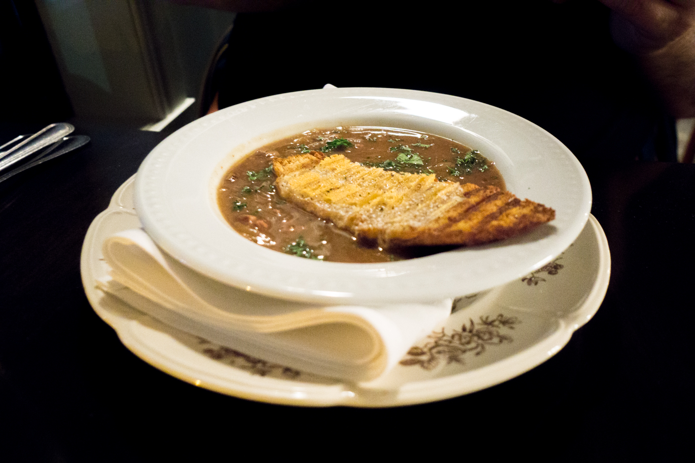 Entrée de soupe à l'oignon - Restaurant Zélé en Mauricie