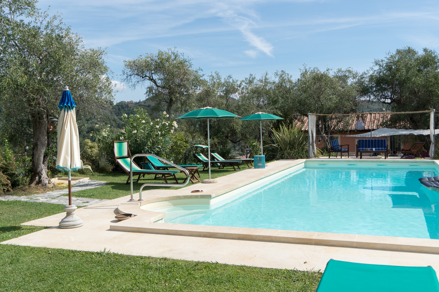 Piscine creusée de l'Azienda Agricola della Mezzaluna en Toscane