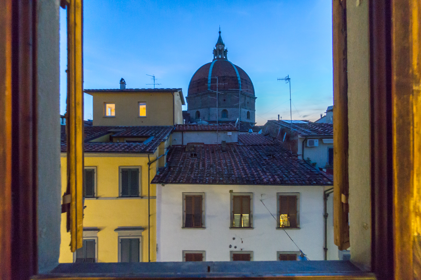 Vue du salon au B&B Canto Alla Porta Vecchia de Pistoia, Toscane