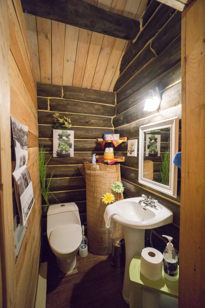 Salle de bains des Chalets Enchantés - Shawinigan, Québec, Canada