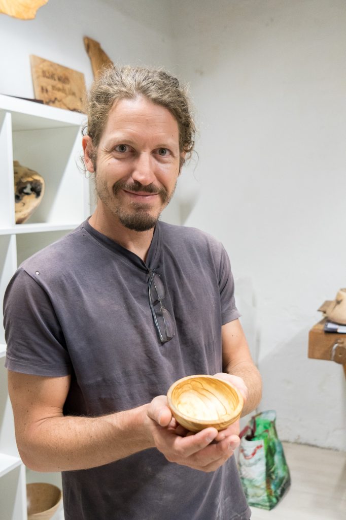 Giorgio, artisan du bois dans le Chianti en Toscane, Italie