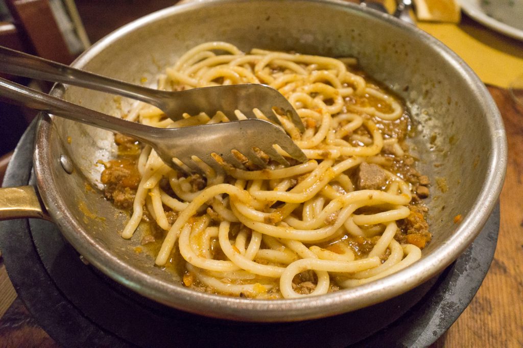 Plat de pâtes italiennes au restaurant typiquement toscane A Casa Mia de Montefiridolfi