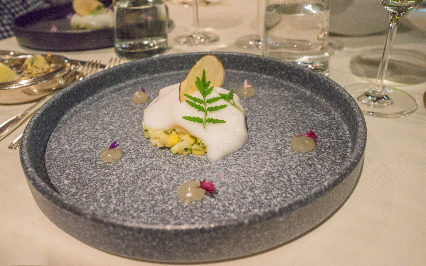 Espuma aux pommes au restaurant Le Charlevoix au Québec