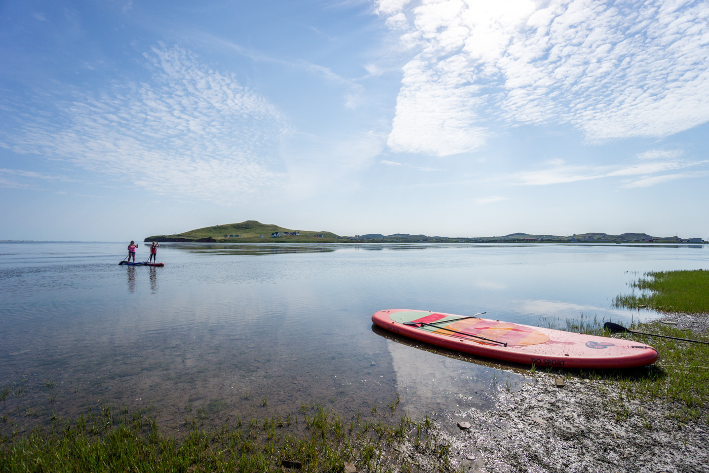 SUP avec Cindy Hook dans la petite baie de Havre-aux-Maisons