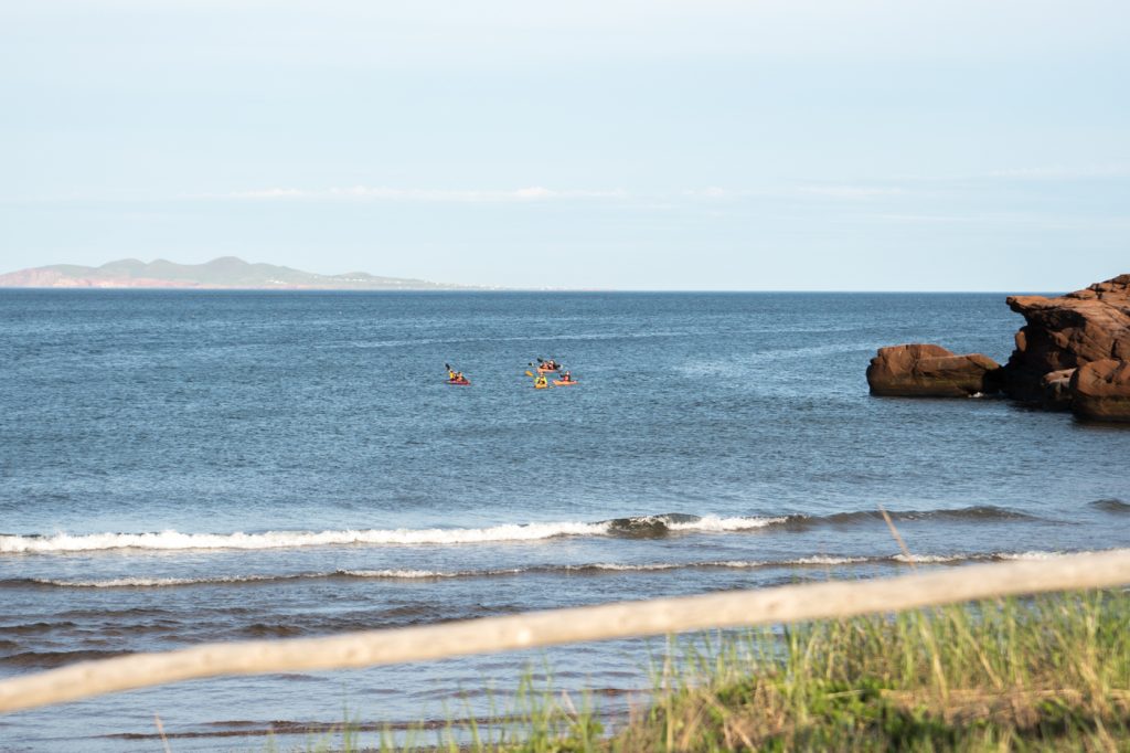 Kayaks au large au parc de Gros-Cap - Quoi faire aux îles de la Madeleine