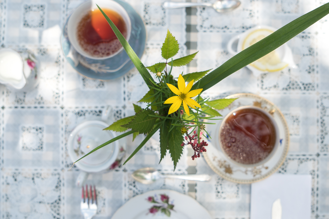 Table est mise pour le service de thé à l'anglaise à Sherbrooke, Québec