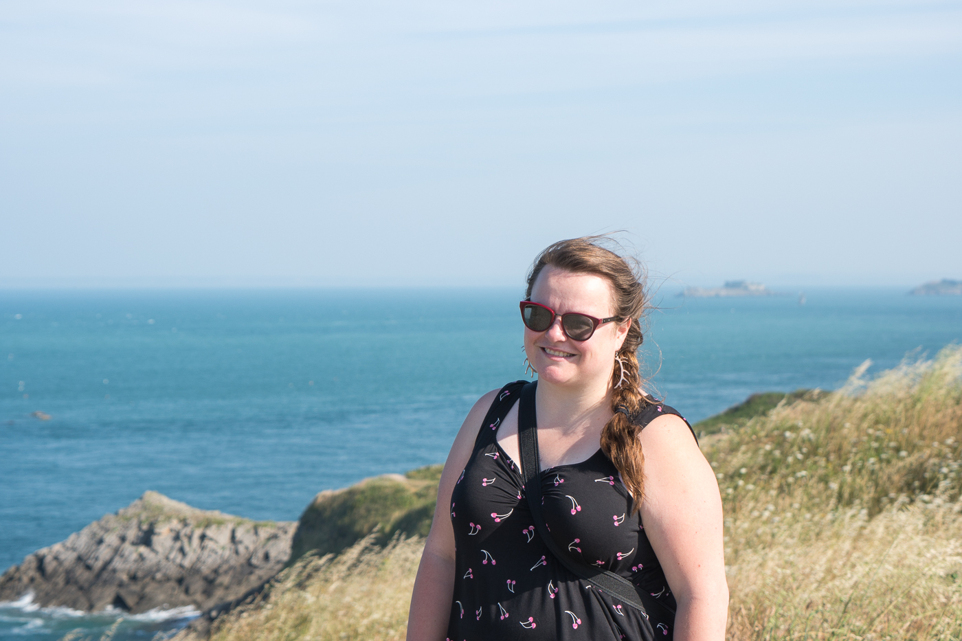 Jennifer Doré Dallas sur la pointe du Grouin en Bretagne