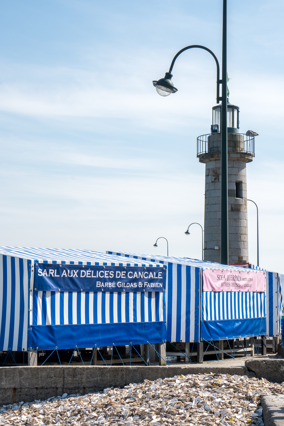 Phare et marché aux huîtres de Cancale - France, Europe