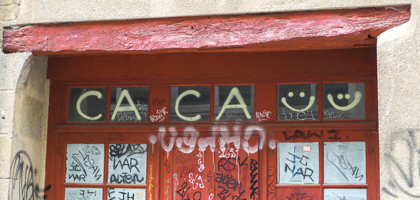 Tag caca - Street art à Rennes