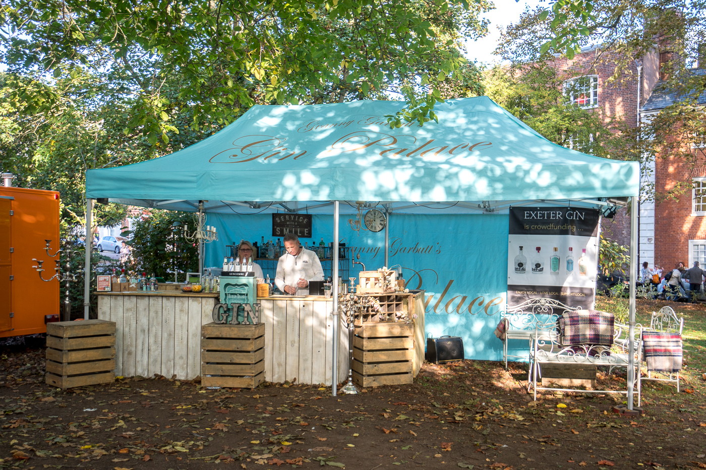 Kiosque Exeter Gin au marché local de la ville