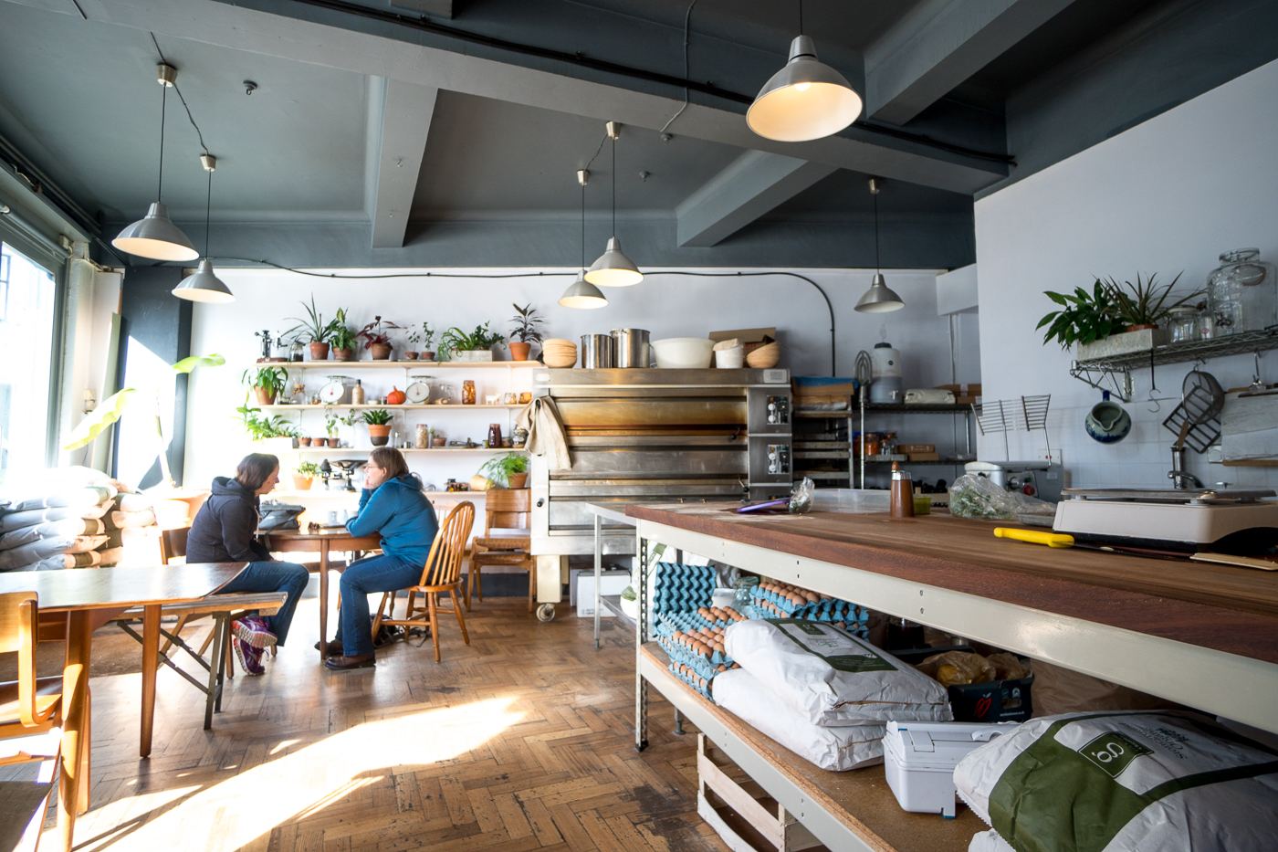 intérieur du café The Exploding Bakery - Où manger à Exeter