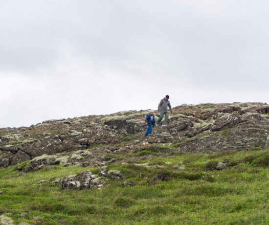 Idiots qui marchent hors des sentiers battus en Islande - Tourisme responsable