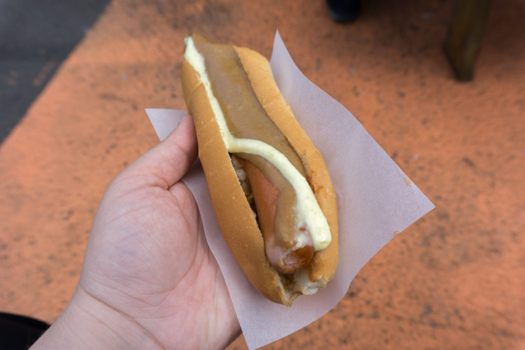 Quoi manger en Islande - Hot dog de Baejarins Beztu Pylsur à Reykjavik
