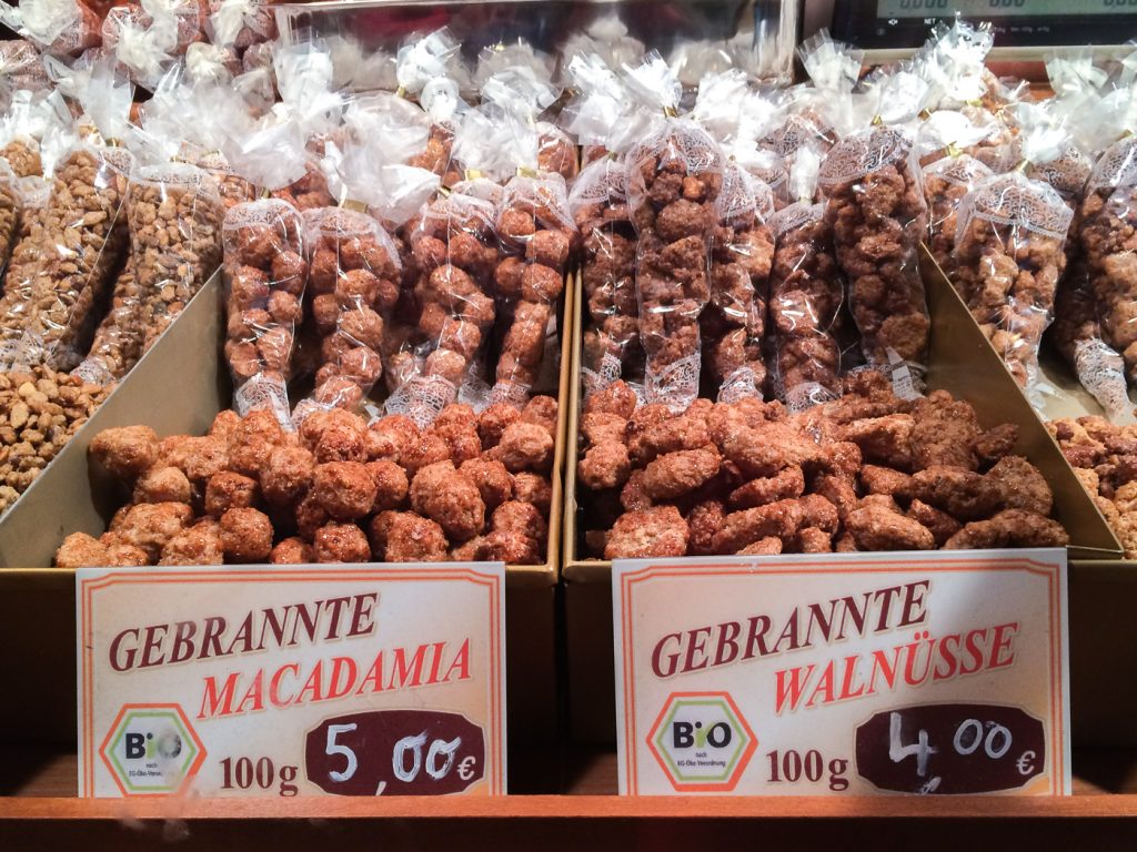 Noix caramélisées ou chouchous - Marchés de Noël en Alsace, France