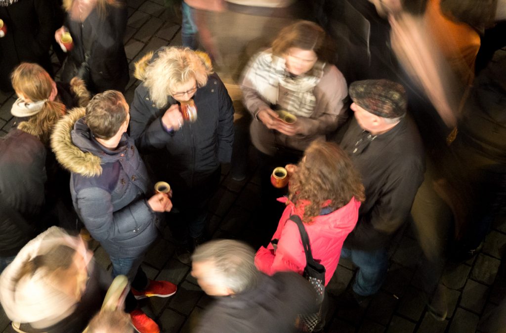 Voyageurs, à faire dans les marchés de Noël - Boire du vin chaud